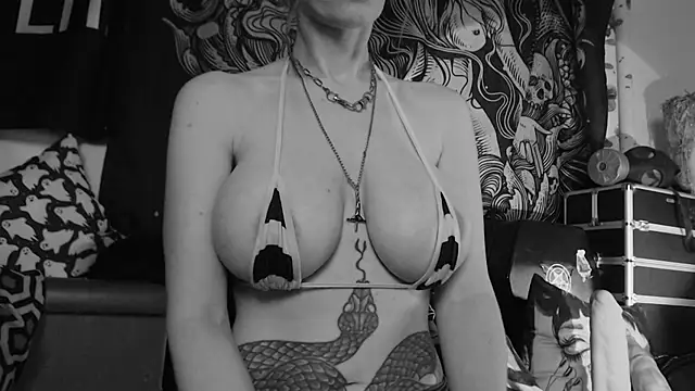 Silentmary online show from June 12, 3:05 am
