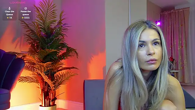 Avril Cyrus online show from November 4, 7:40 am