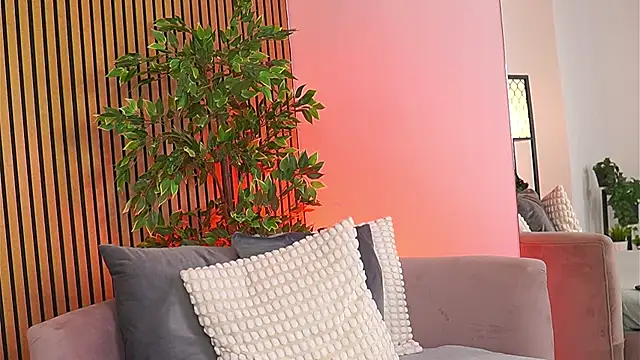Avril Cyrus online show from April 28, 6:40 am