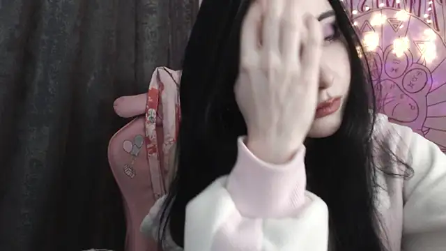 Snapshot of Holy420lolii chatting on December 13, 3:11 pm Holy420lolii online show from December 13, 3:11 pm