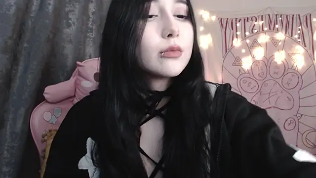 Snapshot of Holy420lolii chatting on December 24, 5:44 pm Holy420lolii online show from December 24, 5:44 pm