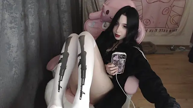 Snapshot of Holy420lolii chatting on January 22, 6:41 pm Holy420lolii online show from January 22, 6:41 pm