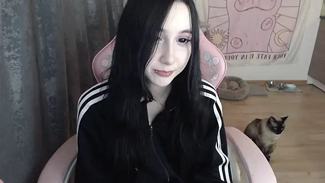 Snapshot of Holy420lolii chatting on February 6, 8:45 pm Holy420lolii online show from February 6, 8:45 pm