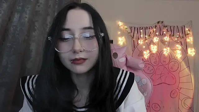 Snapshot of Holy420lolii chatting on March 13, 5:39 pm Holy420lolii online show from March 13, 5:39 pm