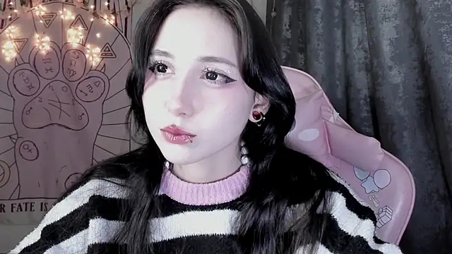 Snapshot of Holy420lolii chatting on October 11, 7:12 pm Holy420lolii online show from October 11, 7:12 pm