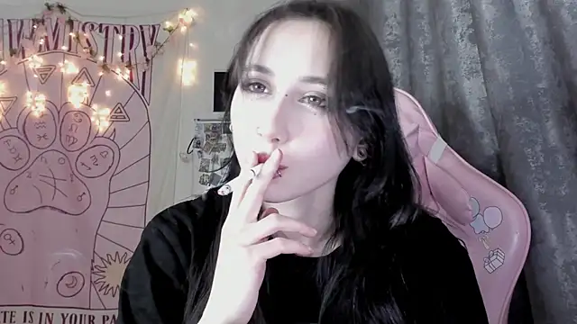 Snapshot of Holy420lolii chatting on October 21, 7:36 pm Holy420lolii online show from October 21, 7:36 pm