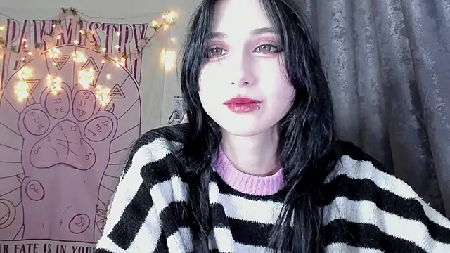 Snapshot of Holy420lolii chatting on October 27, 6:56 pm Holy420lolii online show from October 27, 6:56 pm