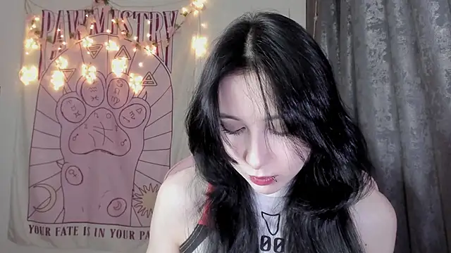 Snapshot of Holy420lolii chatting on November 9, 6:39 pm Holy420lolii online show from November 9, 6:39 pm