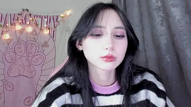 Snapshot of Holy420lolii chatting on November 16, 7:30 pm Holy420lolii online show from November 16, 7:30 pm