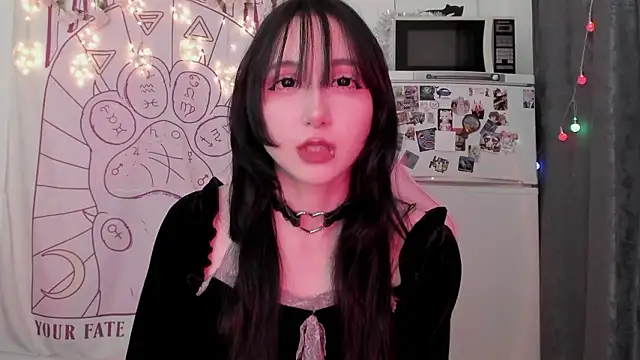 Snapshot of Holy420lolii chatting on January 16, 5:50 pm Holy420lolii online show from January 16, 5:50 pm