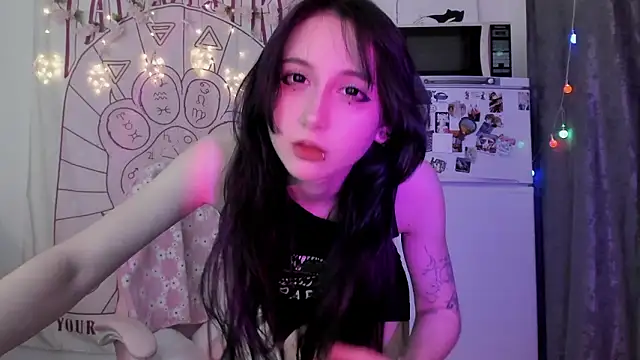 Snapshot of Holy420lolii chatting on January 17, 5:16 pm Holy420lolii online show from January 17, 5:16 pm