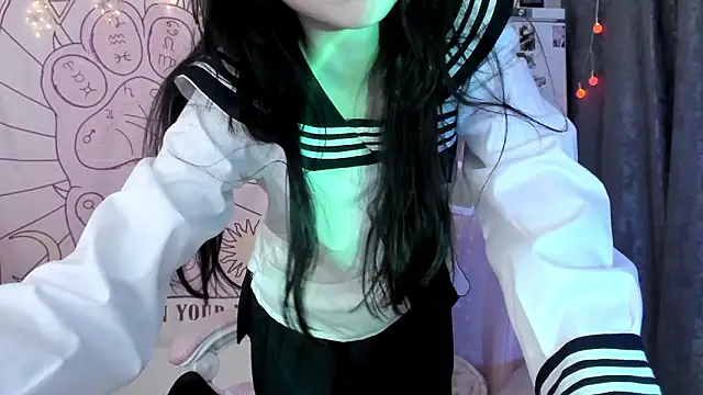 Snapshot of Holy420lolii chatting on January 31, 7:11 pm Holy420lolii online show from January 31, 7:11 pm