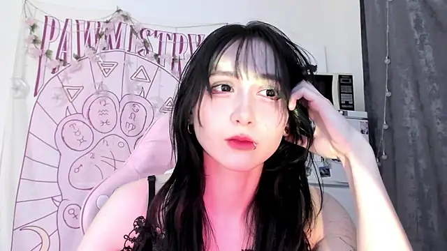 Snapshot of Holy420lolii chatting on February 9, 7:51 pm Holy420lolii online show from February 9, 7:51 pm