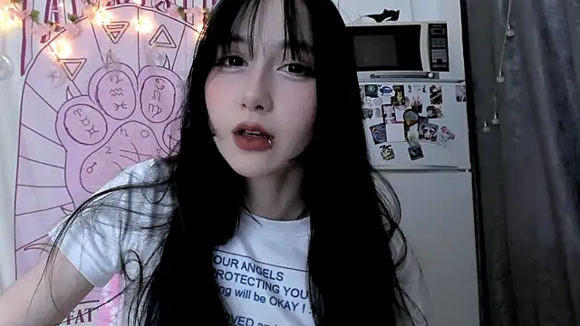 Snapshot of Holy420lolii chatting on March 13, 3:29 pm Holy420lolii online show from March 13, 3:29 pm