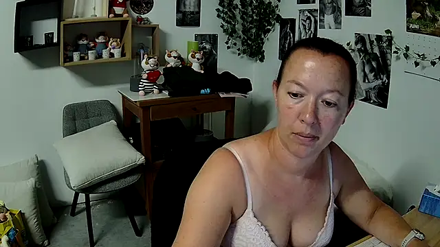 Snapshot of AnyaKrey@xh chatting on June 24, 12:04 pm AnyaKreyxh online show from June 24, 12:04 pm