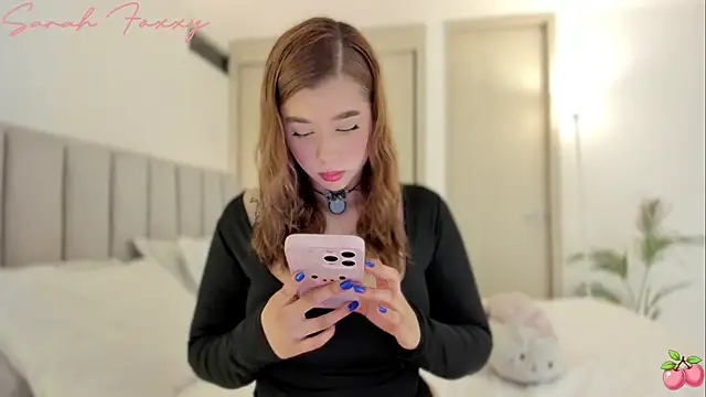 Snapshot of Foxxy222_ chatting on November 14, 11:24 pm Foxxy222 online show from November 14, 11:24 pm