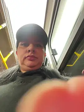 Abril Luv online show from March 1, 10:34 am