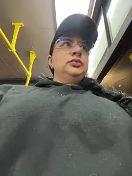 Abril Luv online show from March 15, 10:24 am