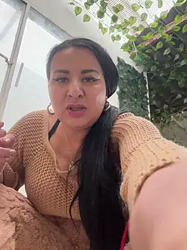 Abril Luv online show from March 18, 7:20 pm