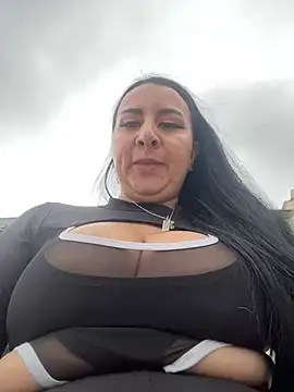 Abril Luv online show from March 20, 7:35 pm