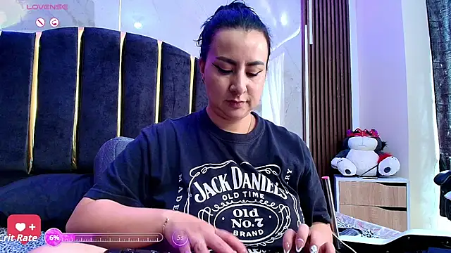 Abril Luv online show from September 13, 1:33 pm