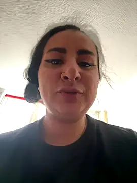 Abril Luv online show from November 14, 1:43 pm