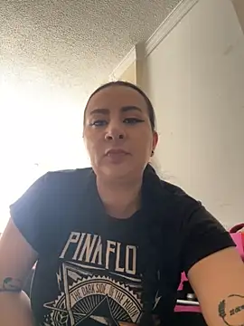 Abril Luv online show from November 18, 1:04 pm