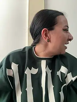 Abril Luv online show from February 4, 1:28 pm