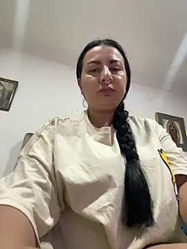 Abril Luv online show from June 15, 12:35 am