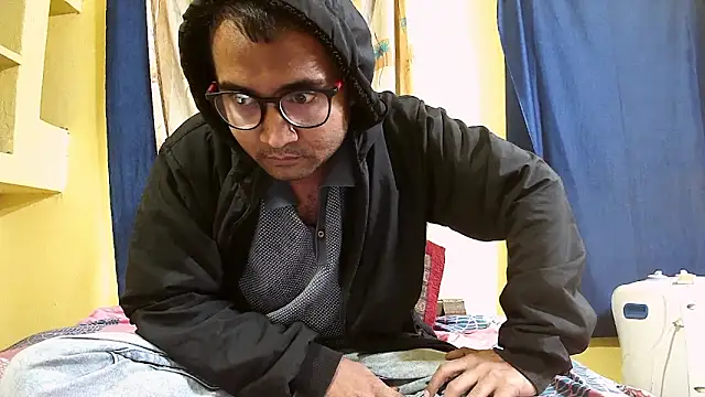 Snapshot of Cute_boy2000 chatting on December 31, 10:12 pm Cute boy2000 online show from December 31, 10:12 pm