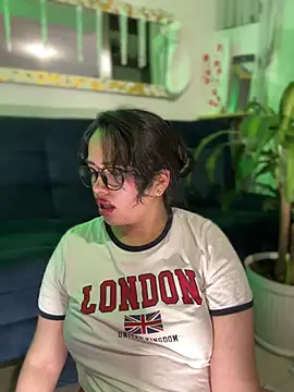 Snapshot of andra_rose chatting on December 9, 10:52 pm andra rose online show from December 9, 10:52 pm