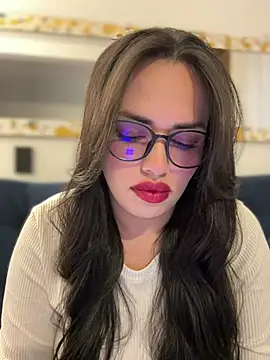 Snapshot of andra_rose chatting on March 6, 11:09 pm andra rose online show from March 6, 11:09 pm