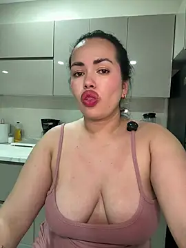 Snapshot of andra_rose chatting on May 6, 1:47 am andra rose online show from May 6, 1:47 am