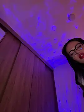 Snapshot of andra_rose chatting on June 11, 12:32 am andra rose online show from June 11, 12:32 am