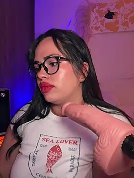 Snapshot of andra_rose chatting on June 11, 2:53 am andra rose online show from June 11, 2:53 am
