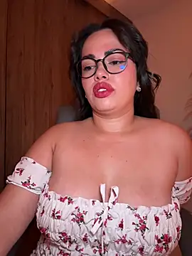 Snapshot of andra_rose chatting on June 12, 11:14 pm andra rose online show from June 12, 11:14 pm