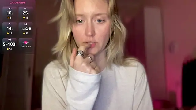 Snapshot of iilovetomatoes chatting on October 29, 7:59 pm iilovetomatoes online show from October 29, 7:59 pm