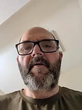 Snapshot of Louis504z chatting on February 4, 5:13 am Louis504z online show from February 4, 5:13 am