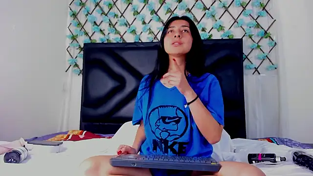 Snapshot of EmmaWilliamss chatting on March 26, 2:00 pm EmmaWilliamss online show from March 26, 2:00 pm