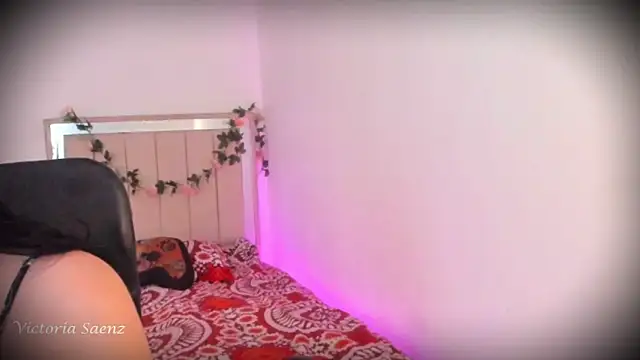 victoriaasaenz  online show from February 7, 12:58 am