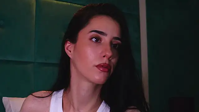 Snapshot of AmeliaJune chatting on June 17, 10:10 pm AmeliaJune online show from June 17, 10:10 pm