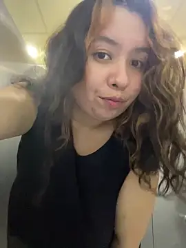 Snapshot of KimyTekashi_ chatting on April 5, 1:25 am KimyTekashi online show from April 5, 1:25 am