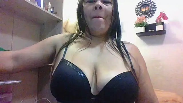 Snapshot of ChiaraFioree chatting on October 9, 9:13 pm ChiaraFioree online show from October 9, 9:13 pm