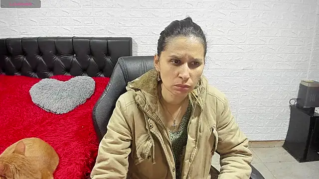 Snapshot of lauren_ashlee chatting on December 16, 5:33 pm lauren ashlee online show from December 16, 5:33 pm