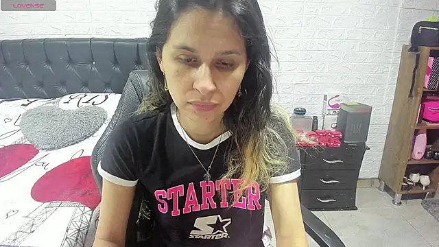 Snapshot of lauren_ashlee chatting on January 6, 2:25 pm lauren ashlee online show from January 6, 2:25 pm