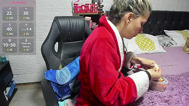 Snapshot of lauren_ashlee chatting on February 18, 4:59 pm lauren ashlee online show from February 18, 4:59 pm