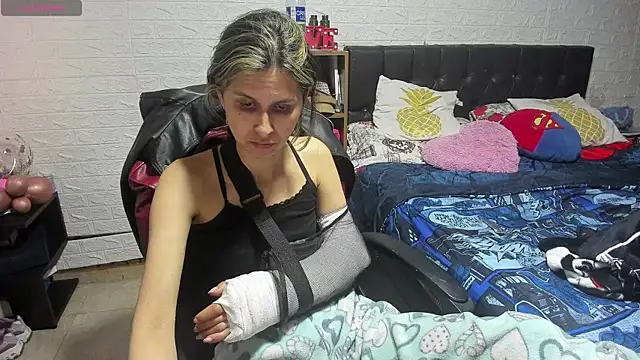 Snapshot of lauren_ashlee chatting on March 13, 2:44 pm lauren ashlee online show from March 13, 2:44 pm