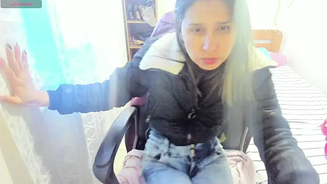 Snapshot of lauren_ashlee chatting on October 28, 2:20 pm lauren ashlee online show from October 28, 2:20 pm