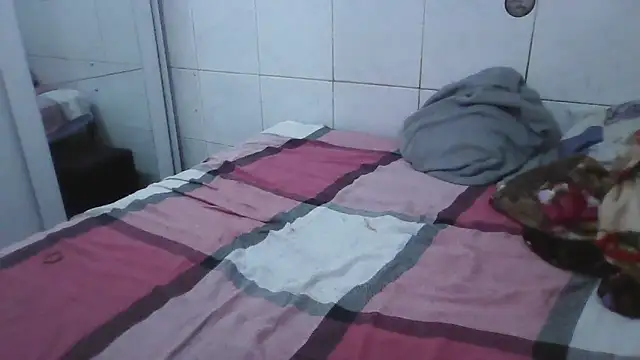 Snapshot of MinaBoss chatting on October 11, 1:27 am MinaBoss online show from October 11, 1:27 am