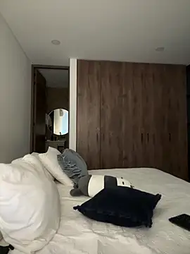 Mariecurl online show from February 6, 7:07 pm